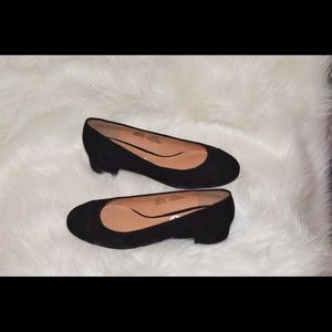Cute 😍Halogen flats womens black suede Sz 6 1/2